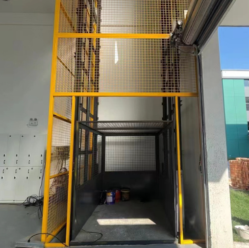 湖北导轨式升降机助力物流园破解运输难题