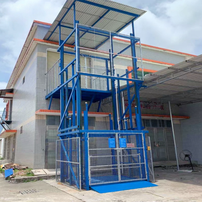 湖北建材厂室外升降货梯安装